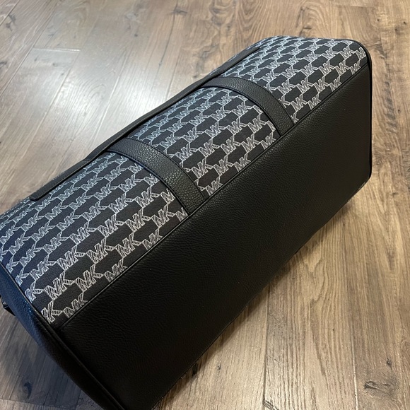 Michael Kors Cooper Duffle Weekender Bag - Black Multi NWT - Picture 9 of 10